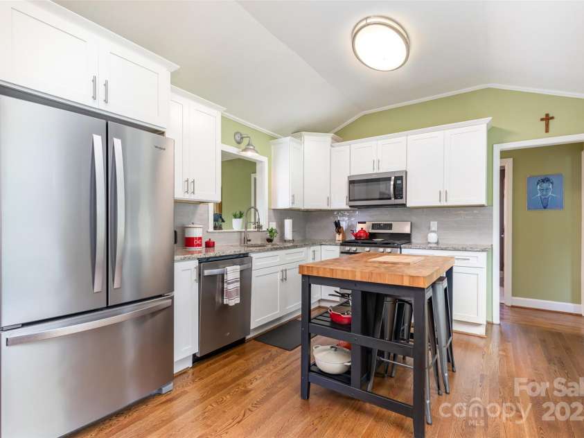 4200 Firethorne Road, Charlotte, NC 28205.  MLS# CAR4291370, YatesRealty ID 32482. 