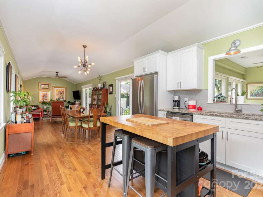 4200 Firethorne Road, Charlotte, NC 28205.  MLS# CAR4291370, YatesRealty ID 32482. 