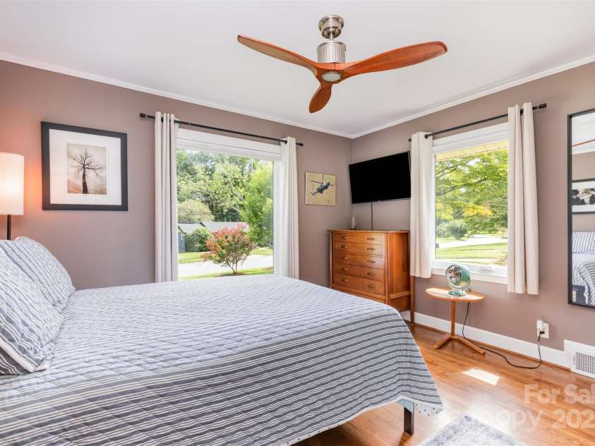 4200 Firethorne Road, Charlotte, NC 28205.  MLS# CAR4291370, YatesRealty ID 32482. 