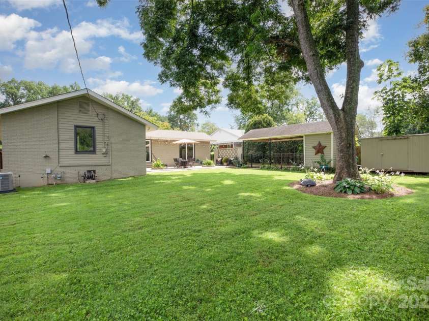 4200 Firethorne Road, Charlotte, NC 28205.  MLS# CAR4291370, YatesRealty ID 32482. 