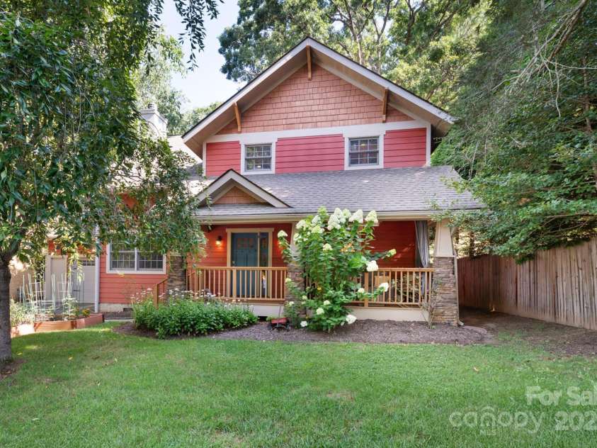 1 Buckingham Court, Asheville, NC 28803.  MLS# CAR4283545, YatesRealty ID 32483. Central Kenilworth Arts and Crafts Home