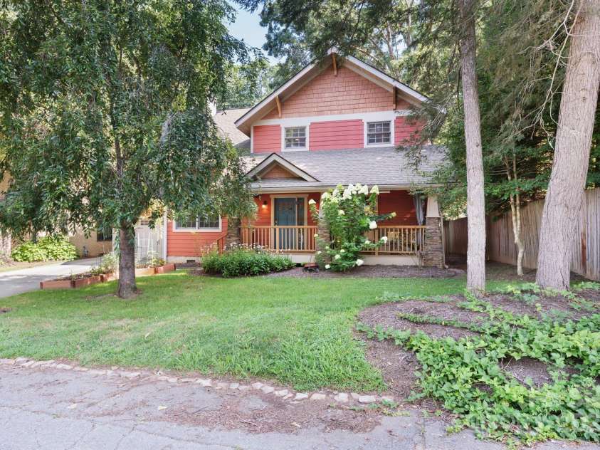 1 Buckingham Court, Asheville, NC 28803.  MLS# CAR4283545, YatesRealty ID 32483. Enjoy the walkability of Kenilworth in this 2006 Arts and Crafts Home!