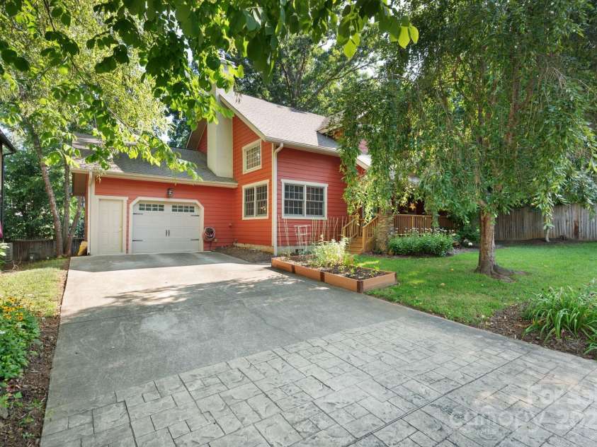 1 Buckingham Court, Asheville, NC 28803.  MLS# CAR4283545, YatesRealty ID 32483. Garage is a rare find and perfect for storage or bikes!