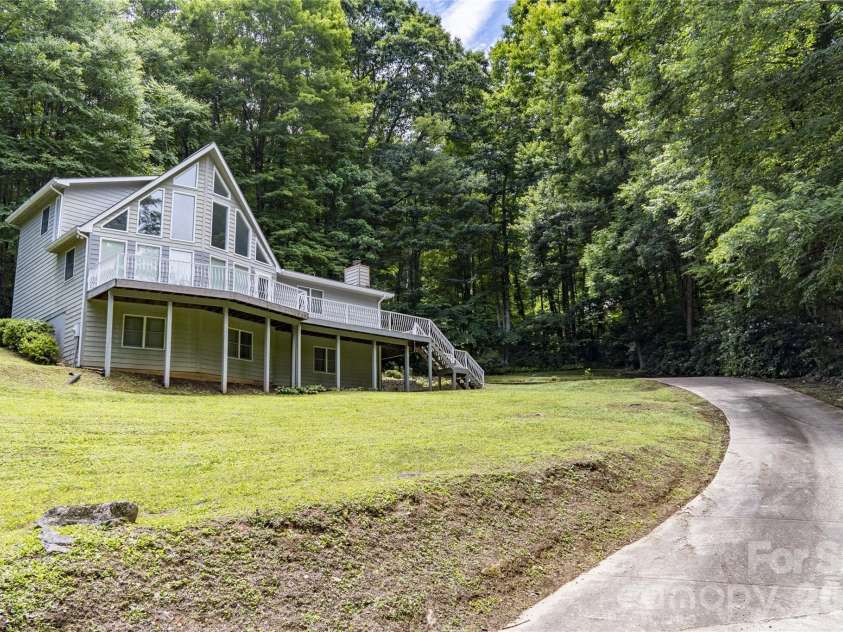 101 Friar Tuck Lane, Maggie Valley, NC 28751.  MLS# CAR4395488, YatesRealty ID 32483. 