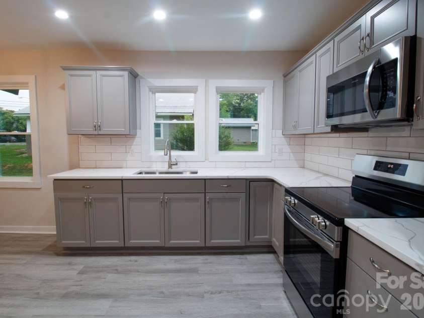 435 Whitley Street, Norwood, NC 28128.  MLS# CAR4392182, YatesRealty ID 32484. New kitchen