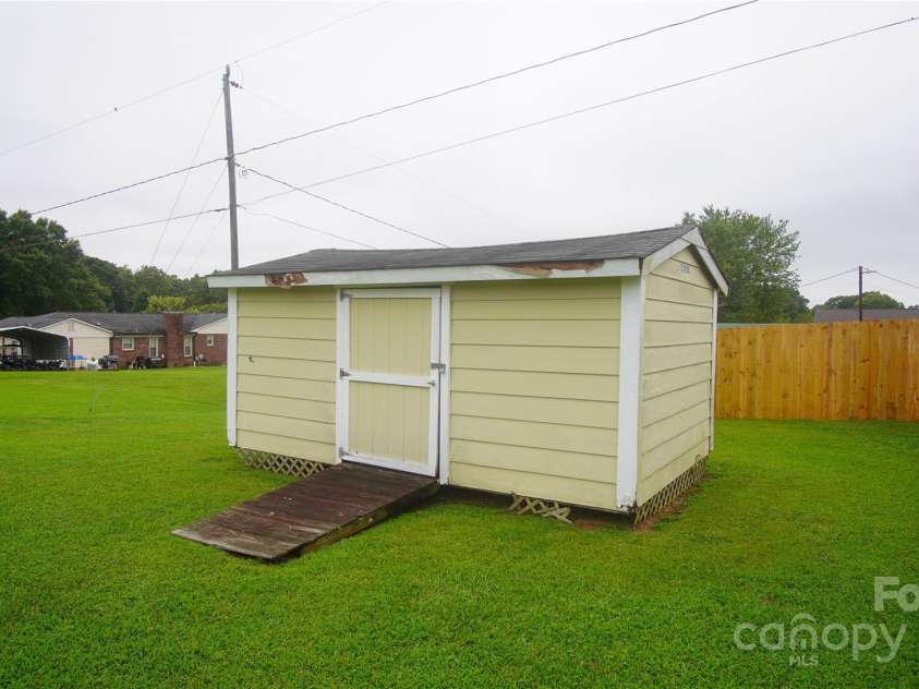 112 White Plains Drive, Kings Mountain, NC 28086.  MLS# CAR4289421, YatesRealty ID 32488. 