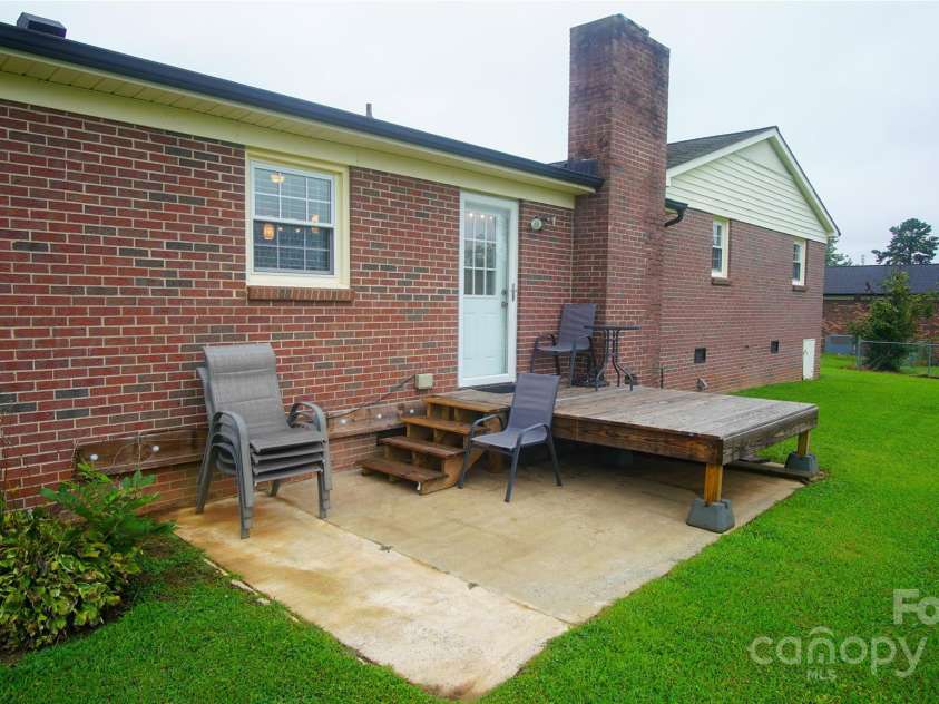 112 White Plains Drive, Kings Mountain, NC 28086.  MLS# CAR4289421, YatesRealty ID 32488. 