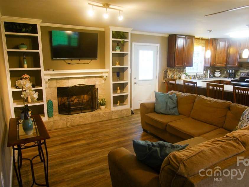 112 White Plains Drive, Kings Mountain, NC 28086.  MLS# CAR4289421, YatesRealty ID 32488. 