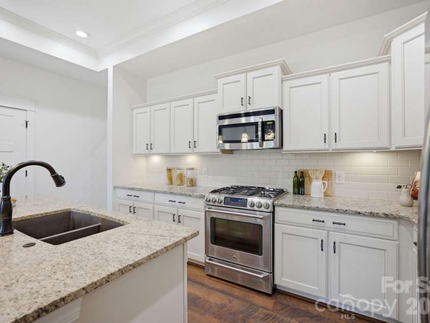 18745 Daymark Drive, Cornelius, NC 28031.  MLS# CAR4396017, YatesRealty ID 32489. 