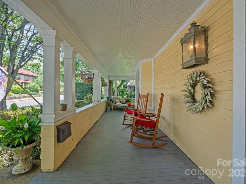 506 MAIN Street, Lenoir, NC 28645.  MLS# CAR4293002, YatesRealty ID 32489. 