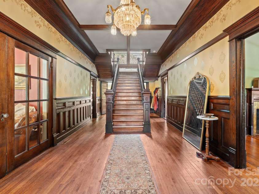 506 MAIN Street, Lenoir, NC 28645.  MLS# CAR4293002, YatesRealty ID 32489. 