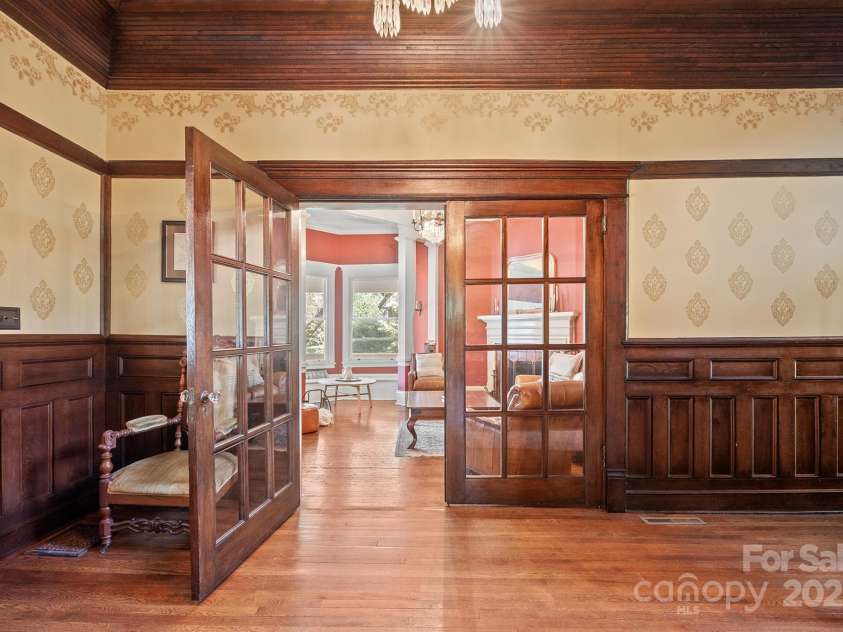 506 MAIN Street, Lenoir, NC 28645.  MLS# CAR4293002, YatesRealty ID 32489. 