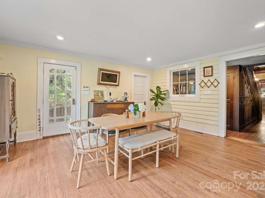 506 MAIN Street, Lenoir, NC 28645.  MLS# CAR4293002, YatesRealty ID 32489. 