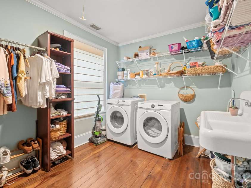 506 MAIN Street, Lenoir, NC 28645.  MLS# CAR4293002, YatesRealty ID 32489. 