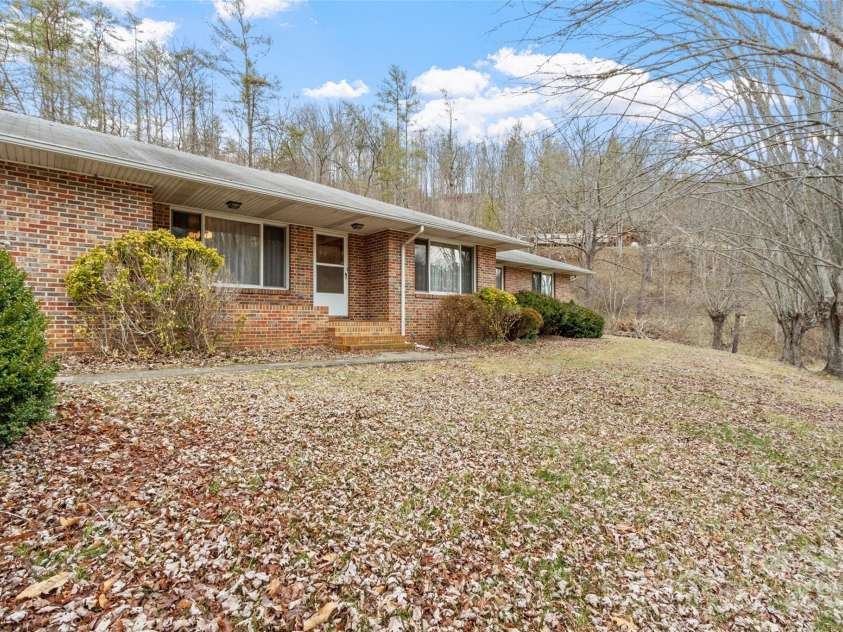 5871 Jacks Creek Road, Burnsville, NC 28714.  MLS# CAR4228438, YatesRealty ID 3249. 