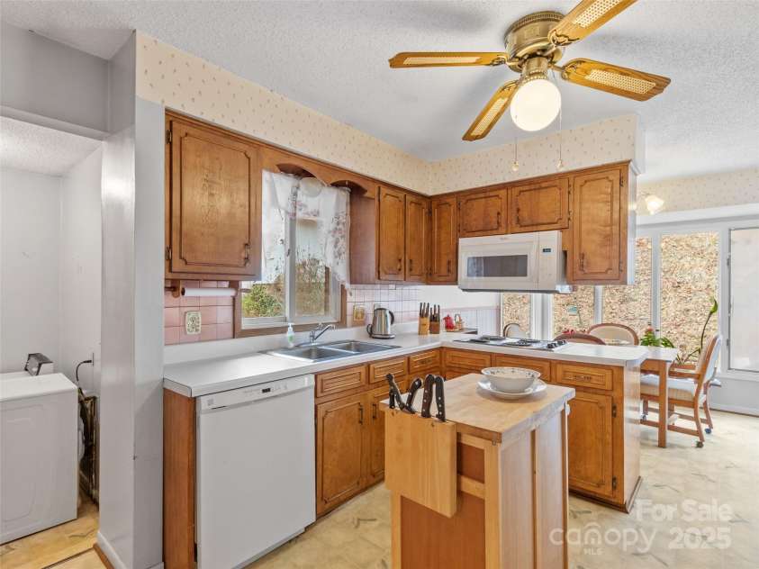 5871 Jacks Creek Road, Burnsville, NC 28714.  MLS# CAR4228438, YatesRealty ID 3249. 