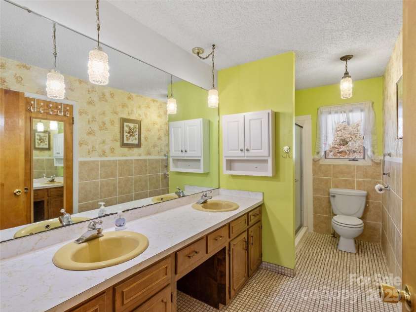 5871 Jacks Creek Road, Burnsville, NC 28714.  MLS# CAR4228438, YatesRealty ID 3249. 