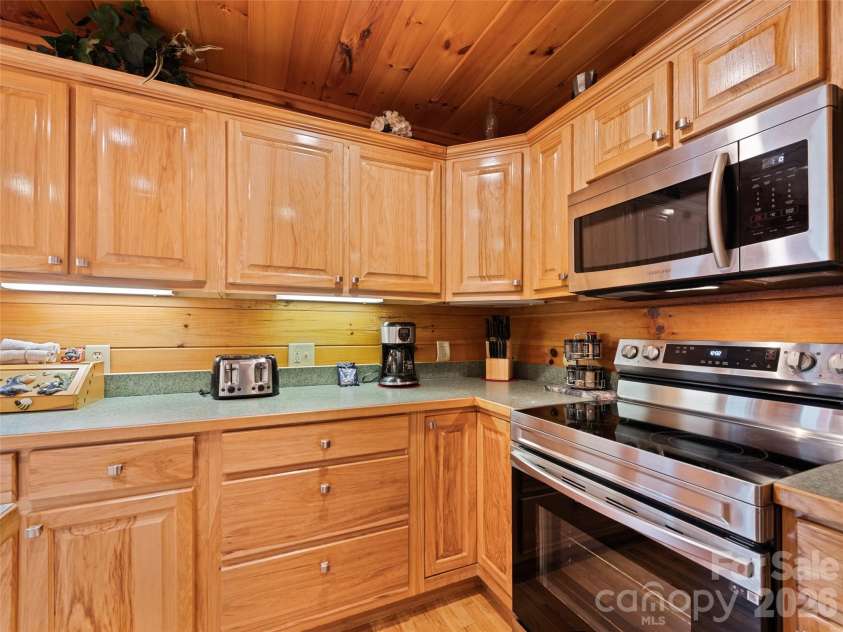 91 Copper Spur Road, Maggie Valley, NC 28751.  MLS# CAR4350519, YatesRealty ID 3249. 