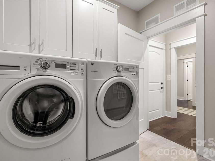 3826 Dewitt Lane, Charlotte, NC 28217.  MLS# CAR4389076, YatesRealty ID 32490. 