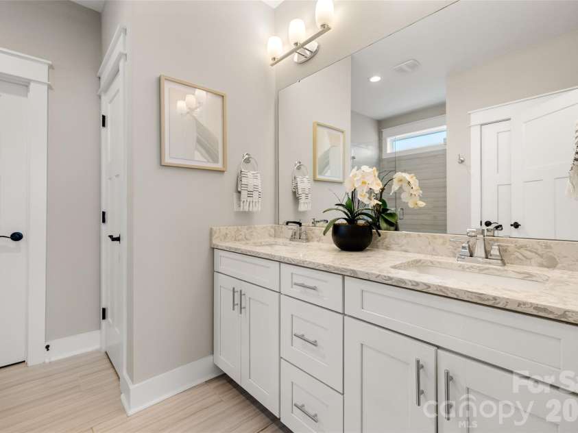 3826 Dewitt Lane, Charlotte, NC 28217.  MLS# CAR4389076, YatesRealty ID 32490. 