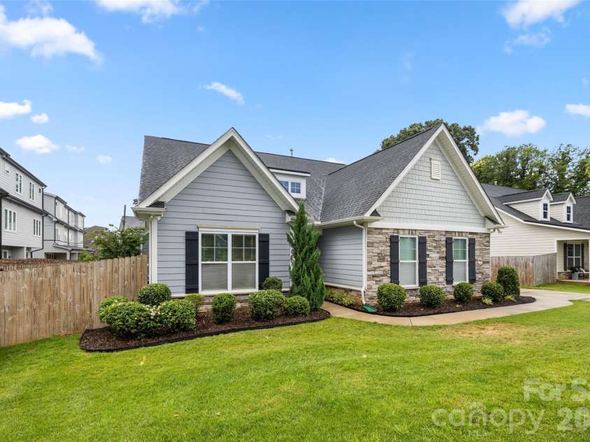 3826 Dewitt Lane, Charlotte, NC 28217.  MLS# CAR4389076, YatesRealty ID 32490. 