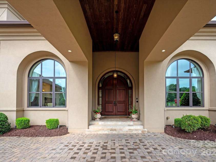 4042 Blossom Hill Drive, Matthews, NC 28104.  MLS# CAR4288024, YatesRealty ID 32490. 