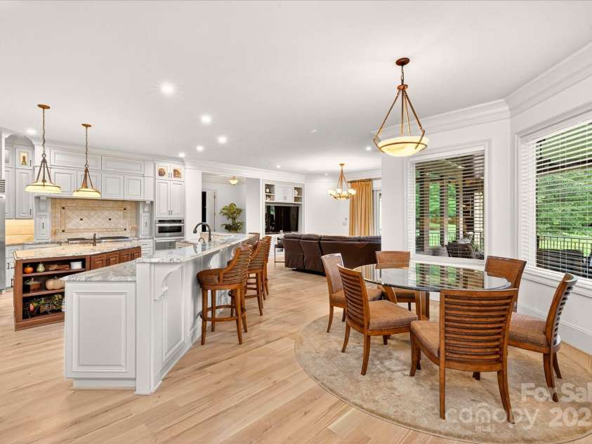 4042 Blossom Hill Drive, Matthews, NC 28104.  MLS# CAR4288024, YatesRealty ID 32490. 