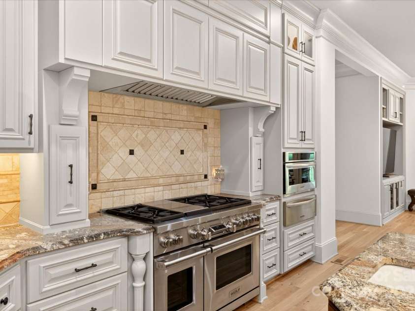 4042 Blossom Hill Drive, Matthews, NC 28104.  MLS# CAR4288024, YatesRealty ID 32490. 