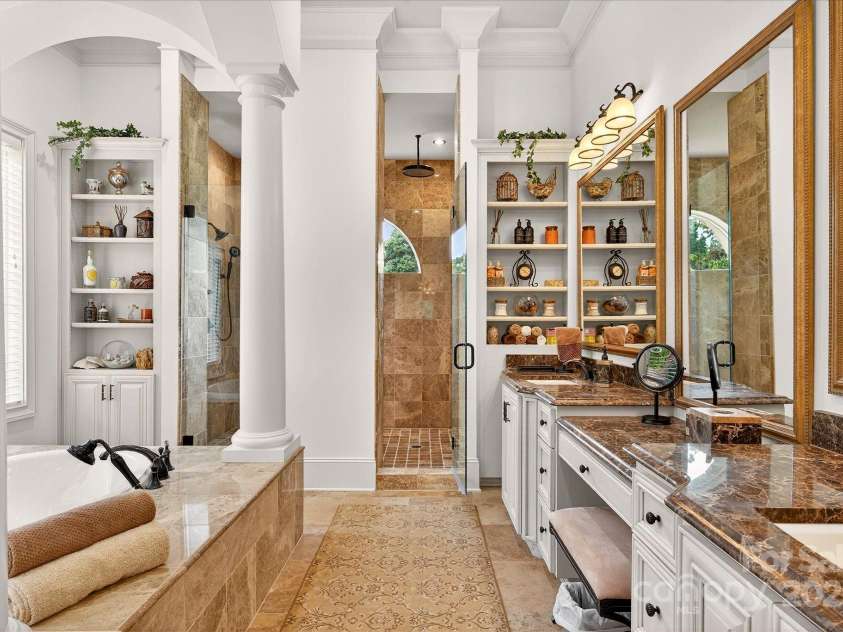 4042 Blossom Hill Drive, Matthews, NC 28104.  MLS# CAR4288024, YatesRealty ID 32490. 