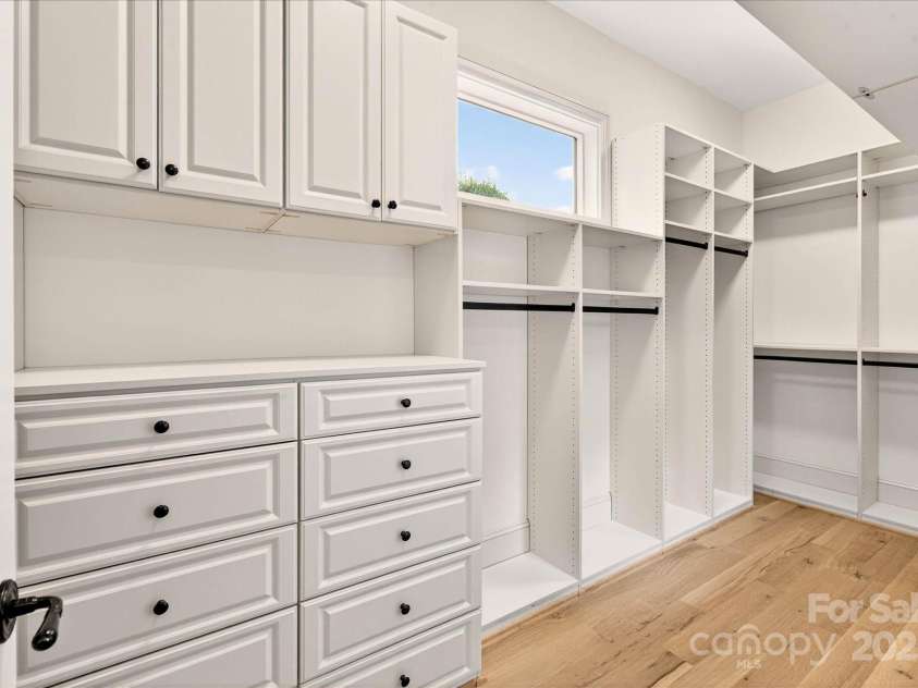 4042 Blossom Hill Drive, Matthews, NC 28104.  MLS# CAR4288024, YatesRealty ID 32490. 