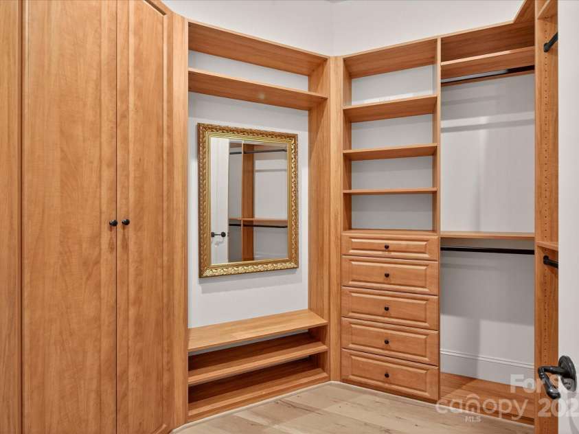 4042 Blossom Hill Drive, Matthews, NC 28104.  MLS# CAR4288024, YatesRealty ID 32490. 