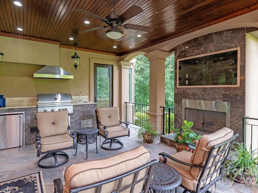 4042 Blossom Hill Drive, Matthews, NC 28104.  MLS# CAR4288024, YatesRealty ID 32490. 