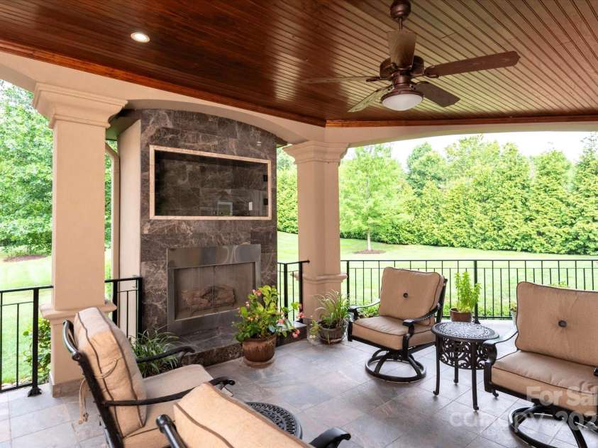 4042 Blossom Hill Drive, Matthews, NC 28104.  MLS# CAR4288024, YatesRealty ID 32490. 