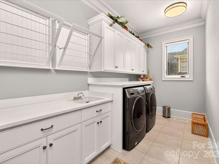 4042 Blossom Hill Drive, Matthews, NC 28104.  MLS# CAR4288024, YatesRealty ID 32490. 