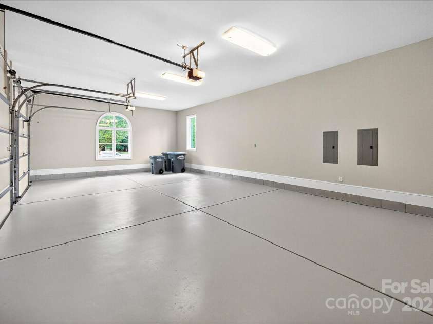 4042 Blossom Hill Drive, Matthews, NC 28104.  MLS# CAR4288024, YatesRealty ID 32490. 