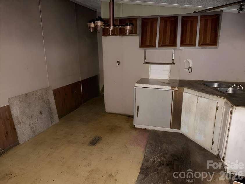 120 Kings Forest Drive, Kings Mountain, NC 28086.  MLS# CAR4391369, YatesRealty ID 32491. 