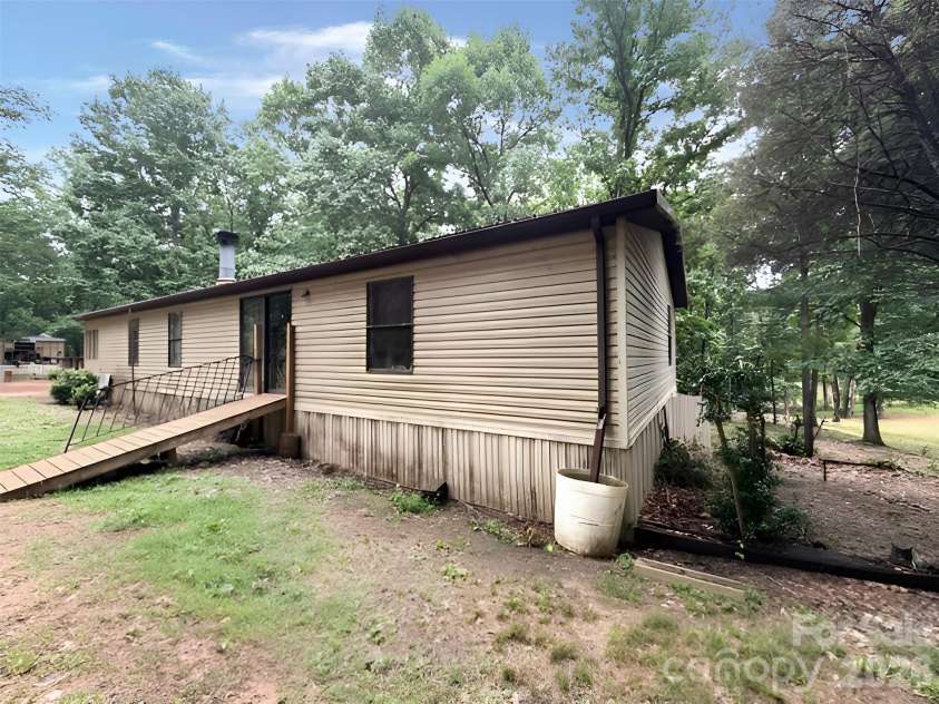 120 Kings Forest Drive, Kings Mountain, NC 28086.  MLS# CAR4391369, YatesRealty ID 32491. 