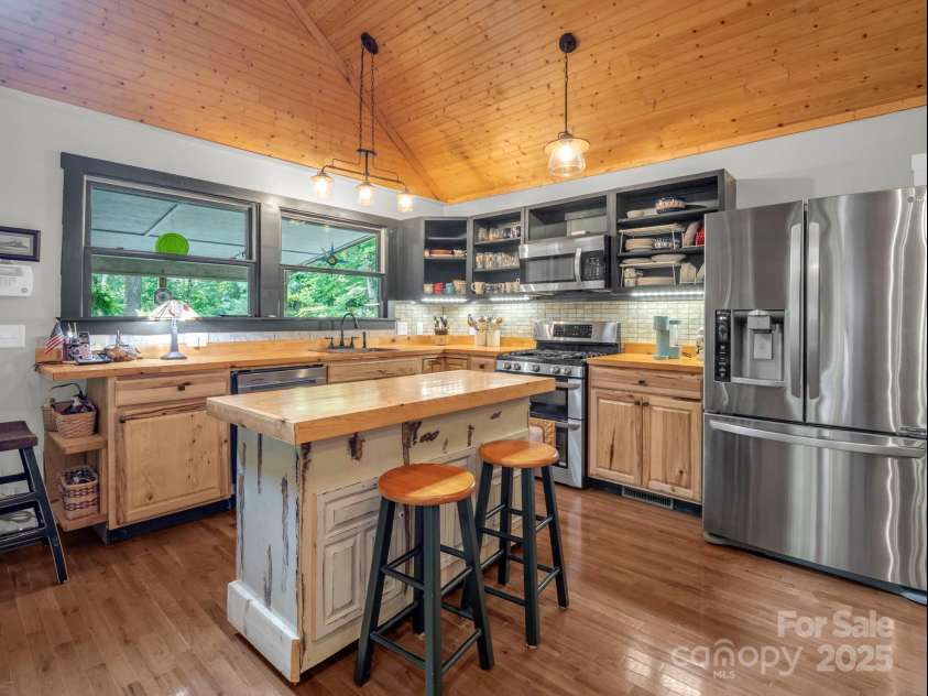 656 Cardinal Road, Brevard, NC 28712.  MLS# CAR4286905, YatesRealty ID 32491. Under cabinet lighting