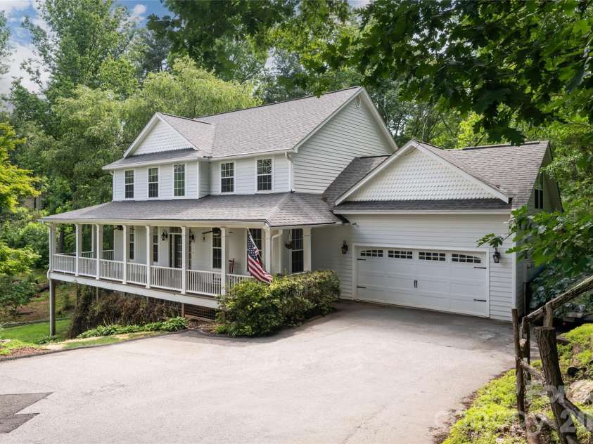 10 Lark Hill Drive, Arden, NC 28704.  MLS# CAR4395452, YatesRealty ID 32492. 