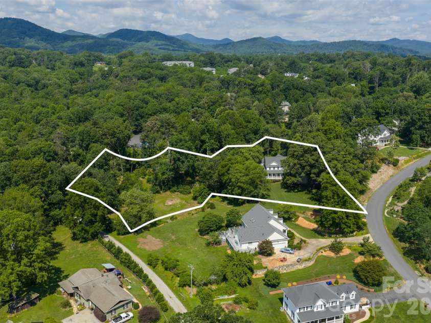 10 Lark Hill Drive, Arden, NC 28704.  MLS# CAR4395452, YatesRealty ID 32492. 
