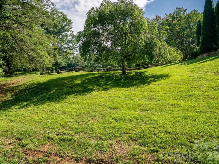 10 Lark Hill Drive, Arden, NC 28704.  MLS# CAR4395452, YatesRealty ID 32492. 