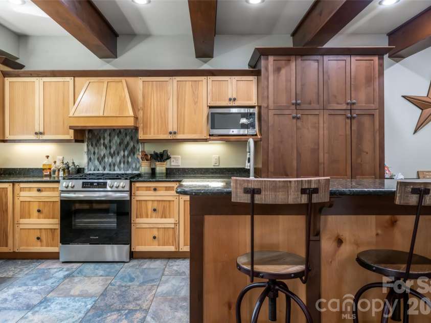 10 Lark Hill Drive, Arden, NC 28704.  MLS# CAR4395452, YatesRealty ID 32492. 