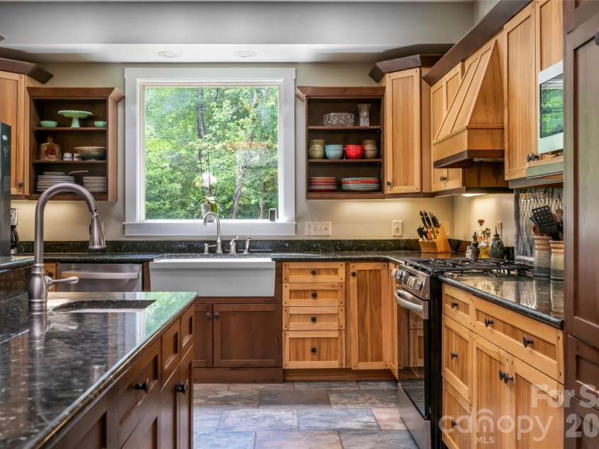 10 Lark Hill Drive, Arden, NC 28704.  MLS# CAR4395452, YatesRealty ID 32492. 