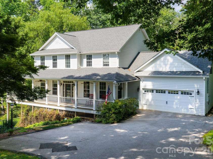 10 Lark Hill Drive, Arden, NC 28704.  MLS# CAR4395452, YatesRealty ID 32492. 