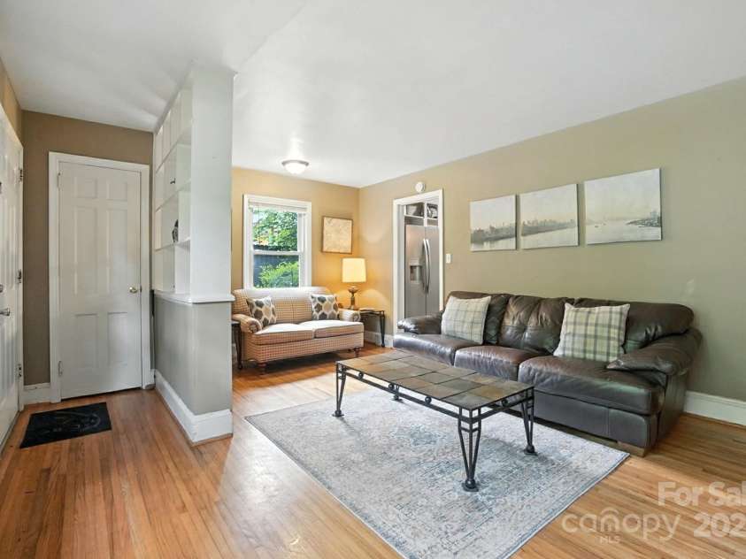 4044 Sheffield Drive, Charlotte, NC 28205.  MLS# CAR4291227, YatesRealty ID 32492. 