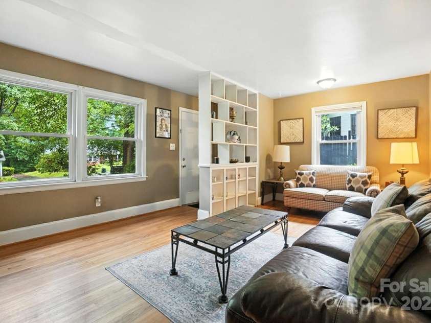 4044 Sheffield Drive, Charlotte, NC 28205.  MLS# CAR4291227, YatesRealty ID 32492. 