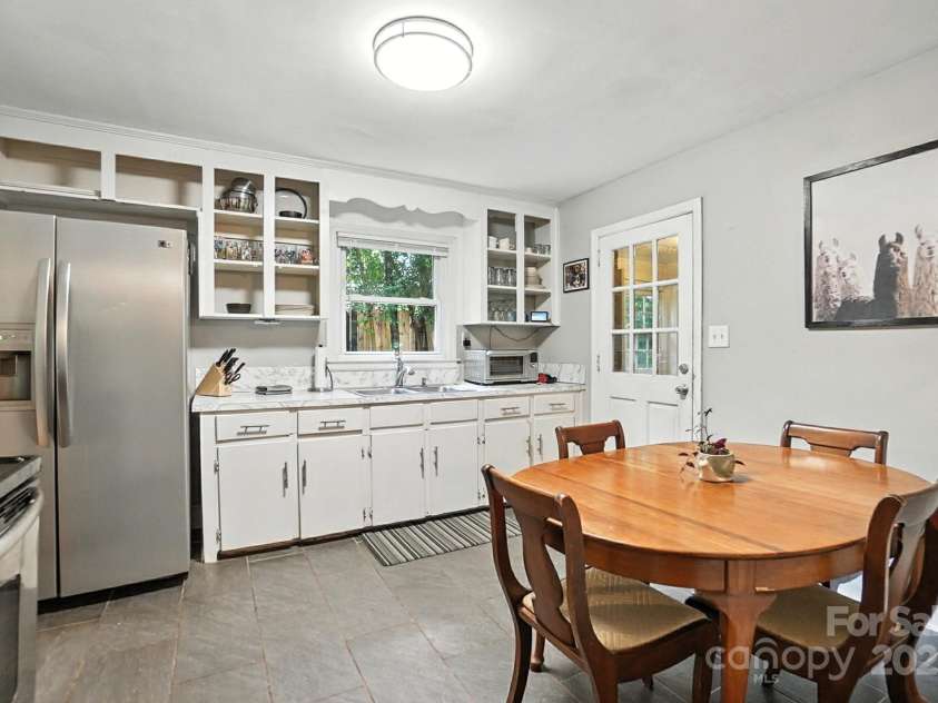 4044 Sheffield Drive, Charlotte, NC 28205.  MLS# CAR4291227, YatesRealty ID 32492. 
