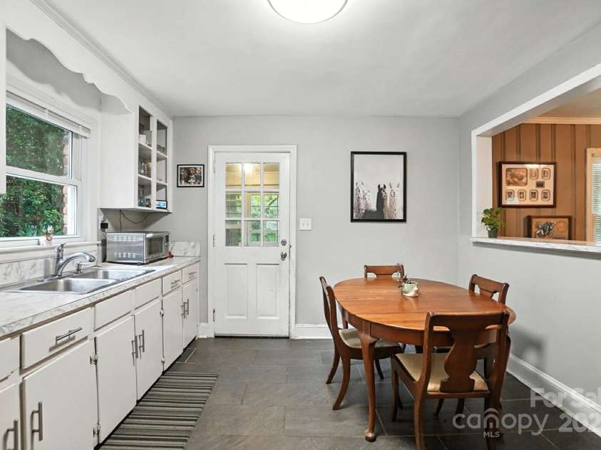 4044 Sheffield Drive, Charlotte, NC 28205.  MLS# CAR4291227, YatesRealty ID 32492. 