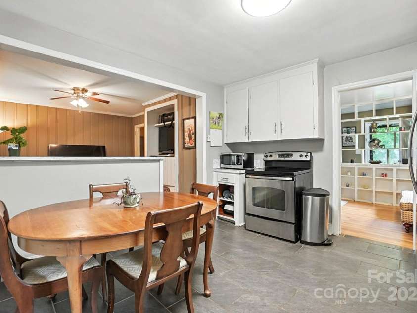 4044 Sheffield Drive, Charlotte, NC 28205.  MLS# CAR4291227, YatesRealty ID 32492. 