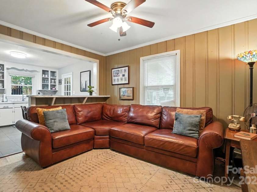 4044 Sheffield Drive, Charlotte, NC 28205.  MLS# CAR4291227, YatesRealty ID 32492. 